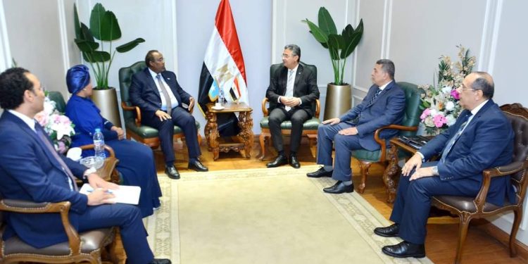 وزارة التموين تكشف خطة تحقيق الأمن الغذائي والتبادل التجاري مع الصومال