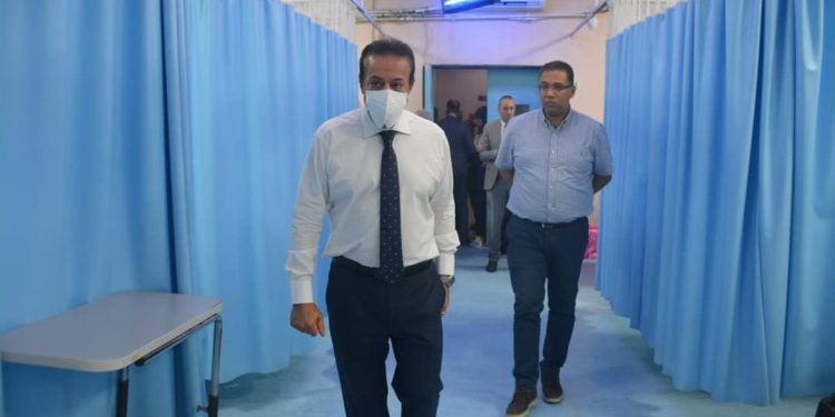 عبد الغفار يستعرض الخدمات الطبية المقدمة ضمن حملة ١٠٠ يوم صحة