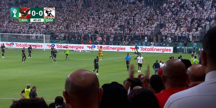 “شاهد” انسحاب ثم عودة .. الزمالك يسجل اعتراضًا مثيرًا أمام الأهلي على حكم قمة السوبر الأفريقي