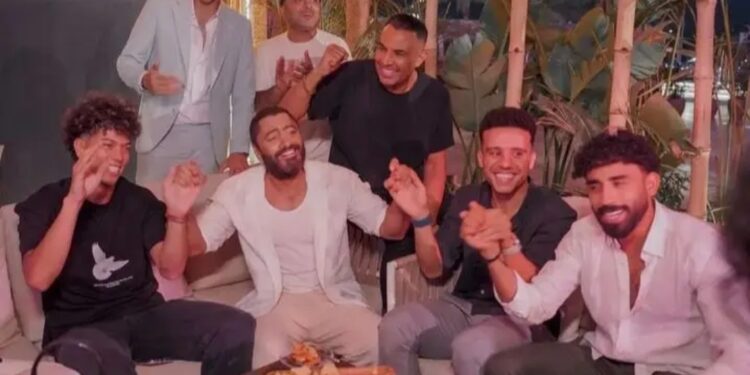 مطعم تامر حسني يحتفل بافتتاح مميز بحضور نجوم الفن والرياضة .. صور