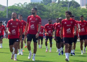 الليلة .. الأهلي يحتفل باستلام درع الدوري في نسخته الأولى المصممة بإنجلترا