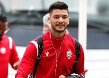 والد أشرف داري : نجلي سيشارك في قمة السوبر الأفريقي أمام الزمالك