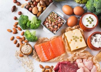 على المائدة .. أطعمة لاغنى عنها يومياً لإمداد الجسم بالبروتينات اللازمة
