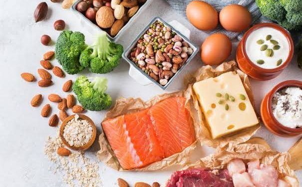 على المائدة .. أطعمة لاغنى عنها يومياً لإمداد الجسم بالبروتينات اللازمة