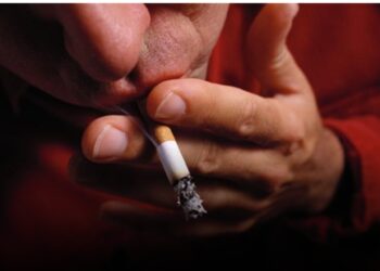 الشيشة و(الفيب) أقل ضررًا من السجائر التقليدية .. ما القصة ؟