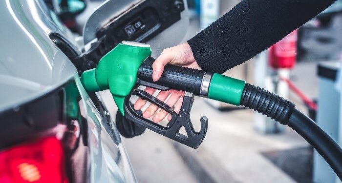 ارتفاع أسعار البنزين والسولار بين التأكيد والنفي .. ما القصة ؟