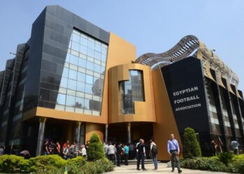 اتحاد الكرة يُصر على استقدام أجنبيًا لرئاسة لجنة الحكام