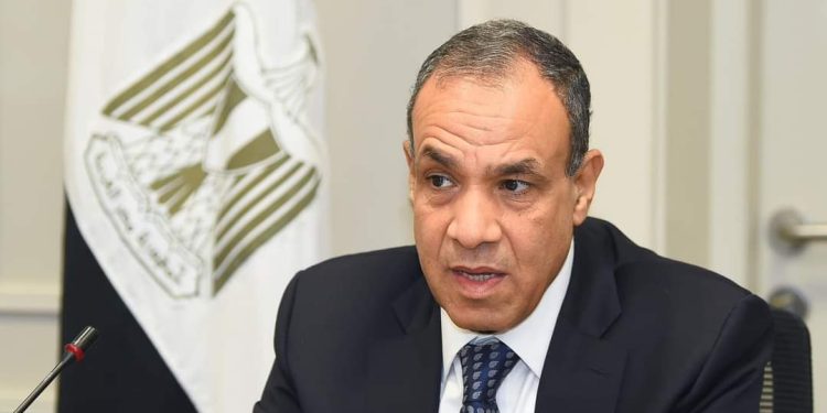 وزير الخارجية يوجه بإنشاء وحدات عمل بالسفارات لجذب الاستثمارات الأجنبية