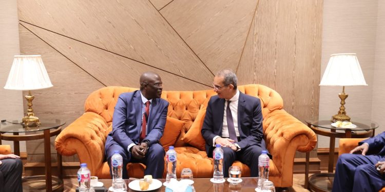 وزير الاتصالات يكشف الفارق بين منصة مصر الرقمية ومنظومة الخزانة الرقمية