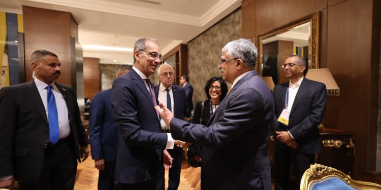 وزير الاتصالات : تطويع إمكانات البنية التحتية الرقمية لمواجهة التحديات الحالية