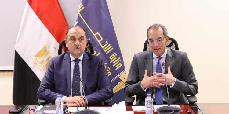 الاتصالات : تطبيق برنامج موارد المؤسسات “ERP” بشركات قطاع الأعمال