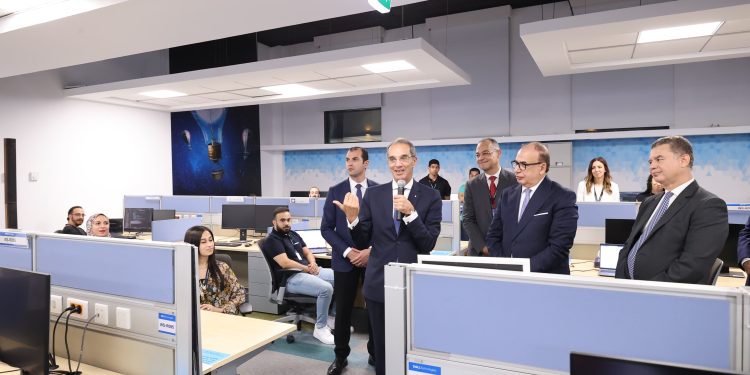 تفاصيل زيارة وزير الاتصالات لمركز تميز شركة دل تكنولوجيز