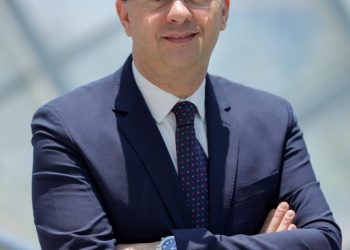 المصرية للاتصالات تعين وائل حنفي نائباً للرئيس التنفيذي للشئون المالية