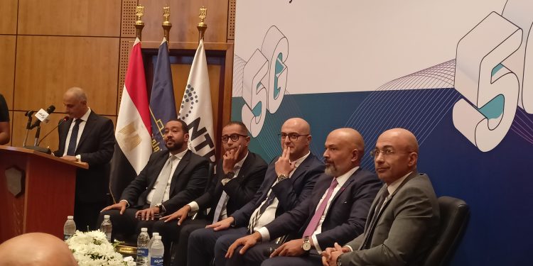 الاتصالات : 675 مليون دولار قيمة رخصة الجيل الخامس وتجديد تراخيص الشبكات القديمة