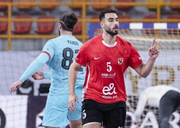 في لقاء تاريخي .. يد الأهلي يتفوق على برشلونة ويتوج ببرونزية العالم