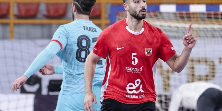 في لقاء تاريخي .. يد الأهلي يتفوق على برشلونة ويتوج ببرونزية العالم