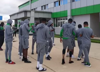 عجائب قارة أفريقيا .. بعثة نيجيريا تمكث ١٢ ساعة داخل مطار ليبي دون استكمال الرحلة إلى بنغازي