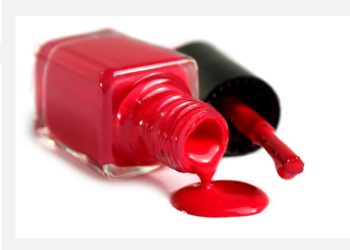 أفضل الطرق لإزالة بقع طلاء الأظافر