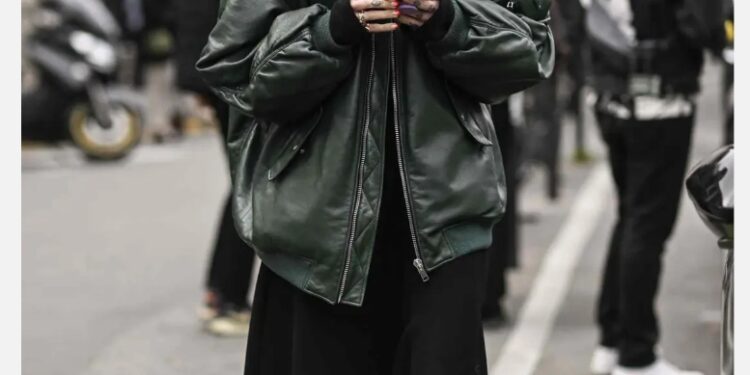 أفضل الجواكيت الجلد للمرأة موضة شتاء 2025