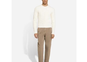 الرجل.. كيف تُبرز عضلاتك بأناقة هذا الشتاء؟