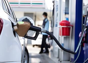 ارتفاع أسعار البنزين والسولار في الأسواق المصرية والمحليات تعلن زيادة تعريفة الركوب