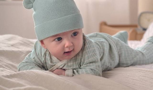 راقبي طفلك جيدًا .. أعراض ملحوظة على حديثي الولادة تستوجب الزيارة الطبية العاجلة