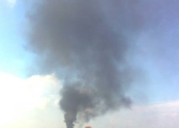 أدخنة كثيفة وروائح كريهة من أبو رواش إلى سماء الشيخ زايد وأكتوبر .. ما القصة ؟