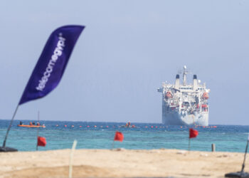 المصرية للاتصالات : نجاح إنزال نظام الكابل البحري “Africa-1” في مصر