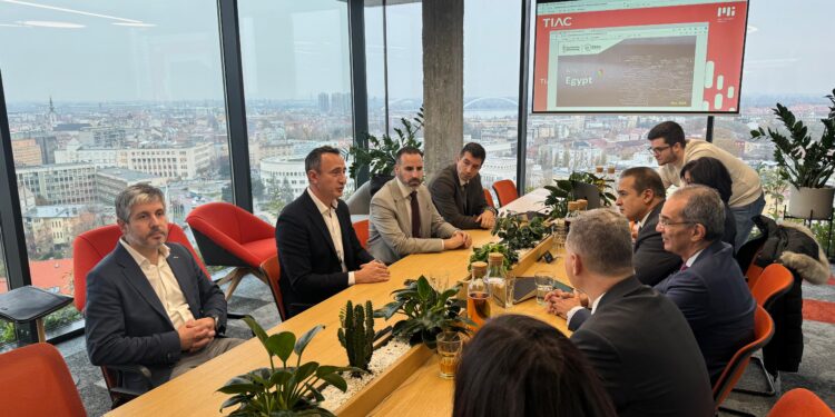 الاتصالات : مناقشة فرص التعاون والاستثمار فى الحلول الرقمية وصناعة التعهيد