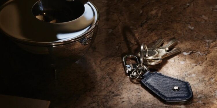 القصة الكاملة لتحول ميداليات المفاتيح من كماليات لقطع اكسسوار فاخرة