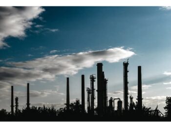 أسعار النفط في قبضة العوامل الجيوسياسية .. ما القصة؟