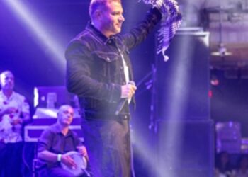 الوشاح الفلسطيني يخطف الأنظار خلال حفل رامي صبري في الولايات المتحدة