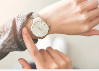 ما هي قواعد اتيكيت ارتداء المرأة للـ الساعات؟