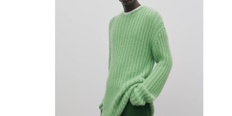 أفضل البلوفرات الصوف والبوكليت لـ شتاء 2024-2025 من Bottega Veneta إلى Zegna