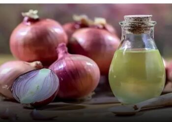 البصل علاج طبيعي لتساقط الشعر: حقيقة أم خرافة؟