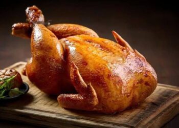 صدر الدجاجة ولا الورك .. أخصائيو التغذية يوضحون الأفضل للتناول وفقاً لطبيعة الجسم
