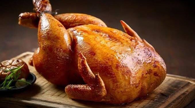 صدر الدجاجة ولا الورك .. أخصائيو التغذية يوضحون الأفضل للتناول وفقاً لطبيعة الجسم