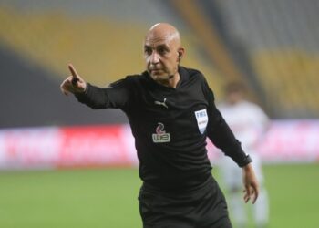 الحكم محمد عادل يدرس الاعتزال النهائي