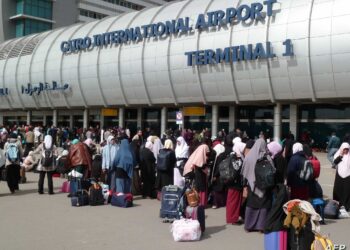 “بدء إجراءات ترحيل اللاجئين السوررين من مصر”.. ما حقيقة الموضوع؟   