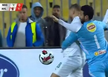 هل استحق المصري ركلة جزاء أمام الأهلي .. خبير تحكيمي يُجيب