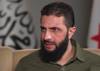 الجولاني يتحدث عن مستقبل التجنيد الإجباري والرواتب في سوريا