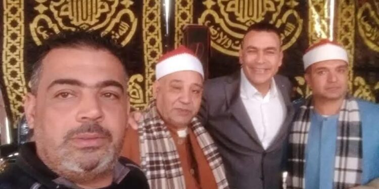 عصام الحضري مبتسماً في عزاء والدته .. ما القصة ؟