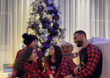 محمد صلاح يشارك متابعيه احتفالاته بالكريسماس رفقة أسرته