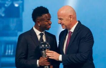 خرجت من الفقر حالمًا بالنجاح .. ماذا قال فينيسيوس بعد تتويجه بلقب أفضل لاعب في العالم ؟