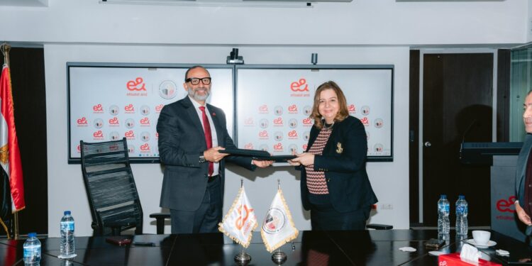 تفاصيل تعاون صندوق الإسكان الاجتماعي مع شركة “إي آند لتقديم خدمات الاتصالات المتكاملة