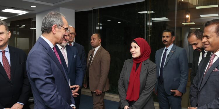 الاتصالات : افتتاح مركز كومفولت بمصر يؤكد الثقة فى الكفاءات والمهارات المصرية المتخصصة