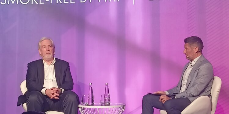 فيليب موريس : استثمار أكثر من 12.5 مليار دولار لتطوير ايكوس وتقليل اثار التبغ الضارة