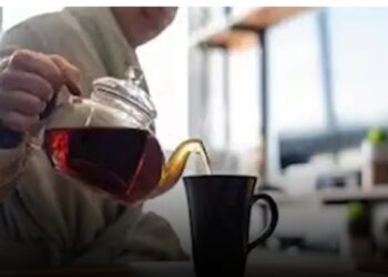 تناول الشاي بعد الطعام يسبب مشاكل صحية.. ما القصة؟