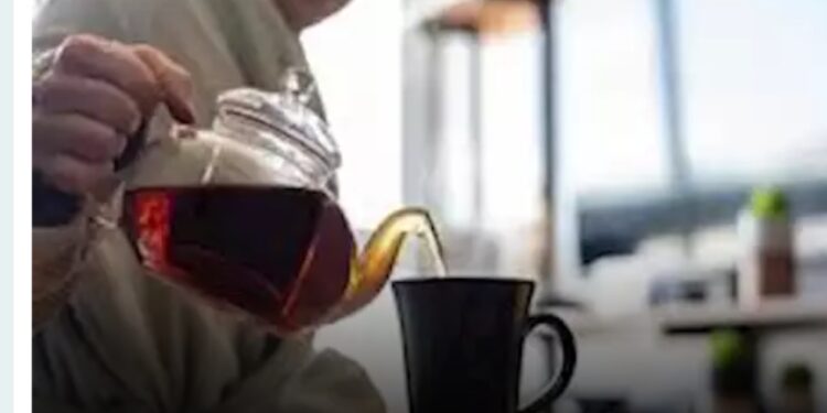 تناول الشاي بعد الطعام يسبب مشاكل صحية.. ما القصة؟