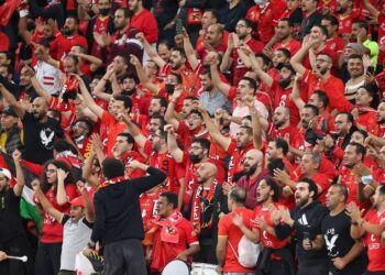 لاعب الأهلي السابق : امتناع لاعبي الأحمر عن تحية الجماهير تصرف غير لائق